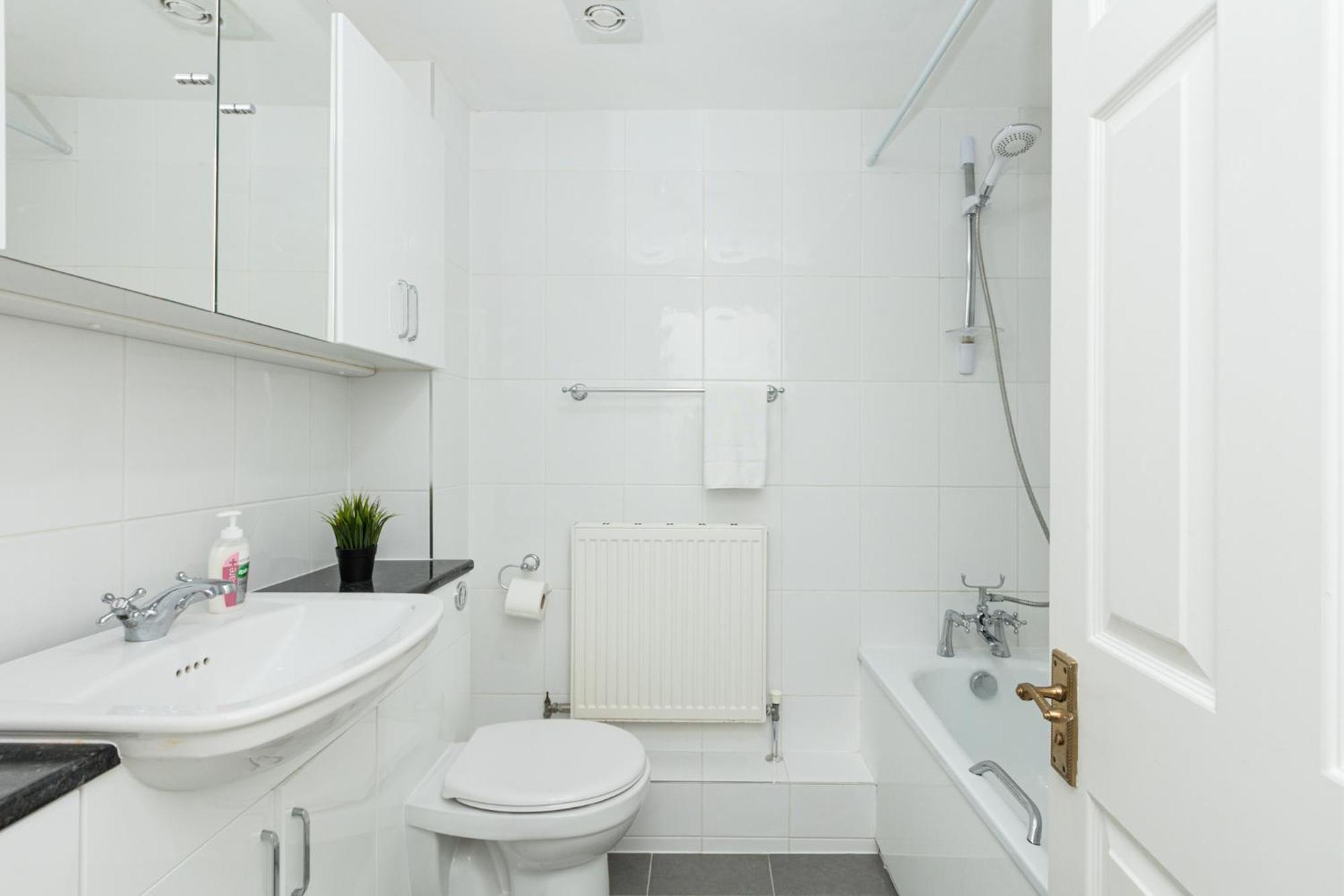 Charming 1br Flat, Canning Town, Excel, Hall Appartement *